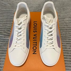 Louis Vuitton Luxembourg Low Top Sneakers only worn once. LV size 9.5  US10.5/11